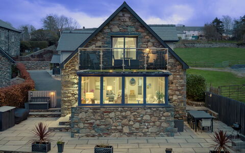 Tan-Y-Foel: Bâtiment, Fenêtre, Maison, Domicile, Toit, Chalet, Façade, Porte, Architecture, Siding