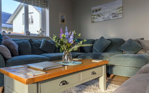 Tan-Y-Foel: Meubles, Design Intérieur, Sol, Canapé, Bois, Sol, Salon, Pièce, Domicile, Cadre