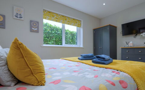 Tan-Y-Foel: Design Intérieur, Meubles, Chambre, Lit, Drap De Lit, Literie, Linge, Éclairage, Sol, Sol