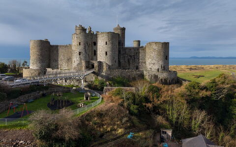 Tan-Y-Foel: Ciel, Château, Histoire, Attraction Touristique, Ruines, Mur De Pierre, Fortification, Site Historique, Médiéval Architecture