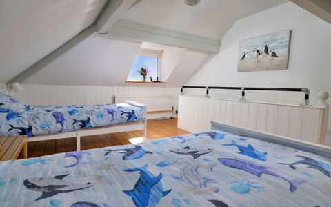 Gorwel: Chambre, Design Intérieur, Lit, Sol, Sol, Meubles, Plafond, Literie, Drap De Lit, Domicile