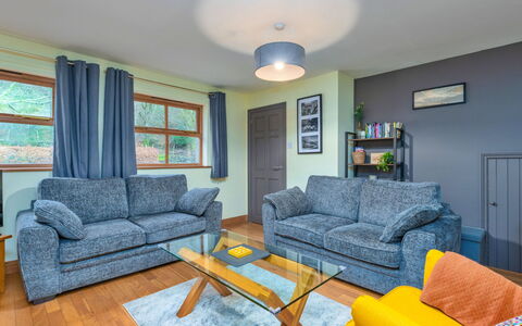 Riverstone Cottage: Meubles, Design Intérieur, Canapé, Sol, Sol, Salon, Domicile, Pièce, Appartement