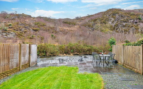 Riverstone Cottage: Jardin, Aménagement Paysager, Cour, Tache De Bois, Dur, Arrière-Cour, Dalle, Clôture, Eco Hôtel, Passerelle