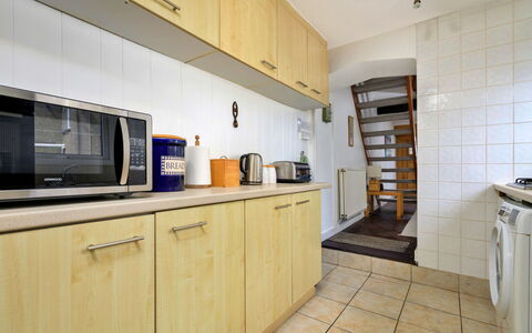 Awel Y Mor: Sol, Cuisine, Sol, Principaux Appliance, Design Intérieur, Appareil De Cuisine, Comptoir, Pièce, Plafond, Meubles