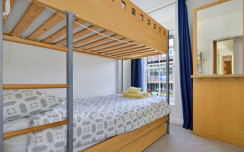 Awel Y Mor: Bois, Design Intérieur, Sol, Lit Superposé, Sol, Lit, Chambre, Appartement, Meubles, Cadre De Lit