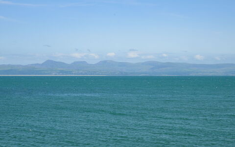 Ty Glan Y Mor: Bleu, Ciel, Ressources En Eau, Jour, Horizon, Nuage, Mer, Cotiers Et Relief Océaniques