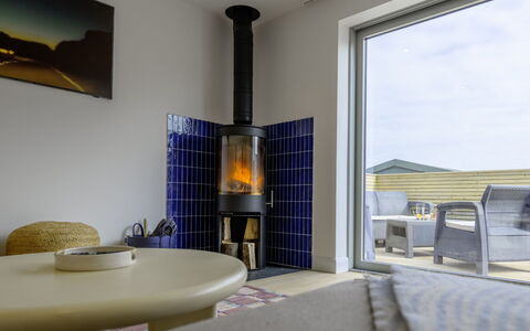 Hampton Coast: Sol, Design Intérieur, Sol, Éclairage, Meubles, Plafond, Pièce, Salon, Luminaire, Chaise