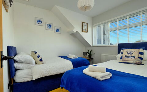 Brigwyn: Meubles, Design Intérieur, Chambre, Lit, Cadre De Lit, Literie, Oreiller, Drap De Lit, Hôtel, Lampe