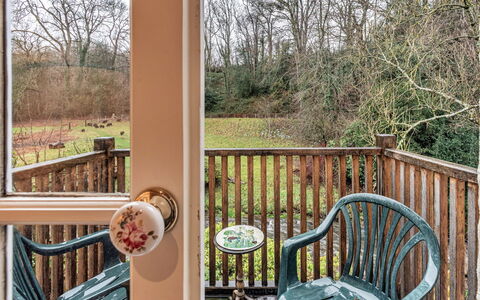 Dolhyfryd Lodge: Bois, Meubles, Tache De Bois, Balustre, Dur, Chaise, Clôture, Balustrade, Balcon, Plate-Forme