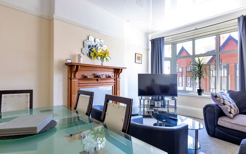 Colwyn Bay 646: Design Intérieur, Meubles, Plafond, Sol, Sol, Canapé, Appartement, Pièce, Salon, Domicile