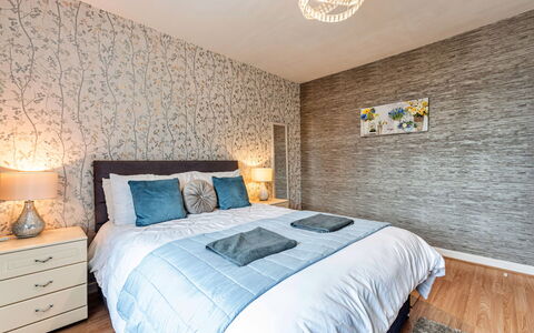 Hafan Traeth: Lit, Meubles, Design Intérieur, Chambre, Sol, Sol, Literie, Drap De Lit, Bois, Plafond