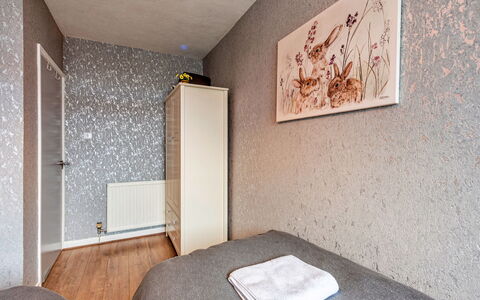 Hafan Traeth: Mur, Sol, Sol, Design Intérieur, Bois, Chambre, Plafond, Pièce, Éclairage, Lit
