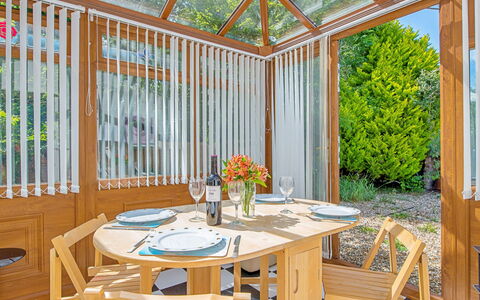 Morwen: Bois, Design Intérieur, Meubles, Porche, Eco Hôtel, Tache De Bois, Verre, Dur, Ombre, Plafond