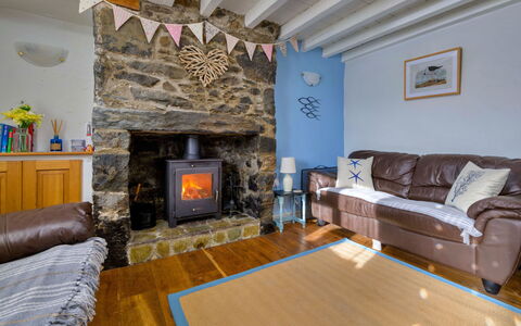 Penrhos Sea Cottage: Bois, Meubles, Sol, Foyer, Domicile, Chalet, Salon, Dur, Tache De Bois