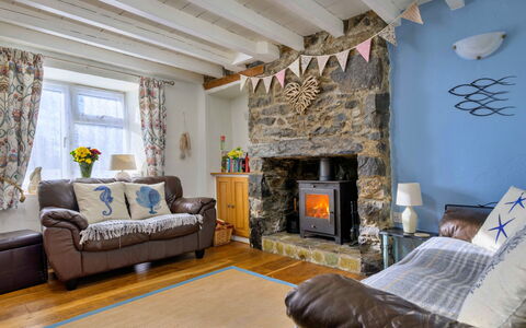 Penrhos Sea Cottage: Meubles, Design Intérieur, Bois, Sol, Sol, Pièce, Éclairage, Salon, Domicile, Plafond
