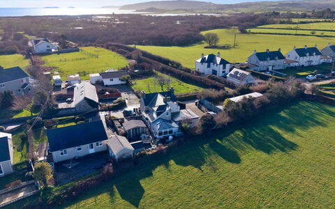 Penrhos Sea Cottage: Zone Résidentielle, Plaine, Paysage, Maison, Zone Rurale, Lot Terre, Domicile, Établissements Humains, Banlieue, Village