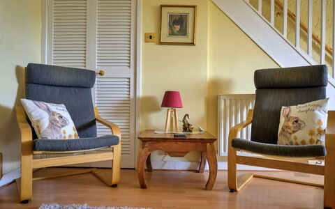 Delfryn: Meubles, Sol, Bois, Design Intérieur, Chaise, Sol, Parquet, Domicile, Salon, Pièce