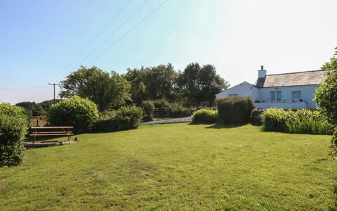 Merddyn Cottage: Ciel, Herbe, Prairie, Arbuste, Plaine, Lot Terre, Zone Rurale, Pelouse