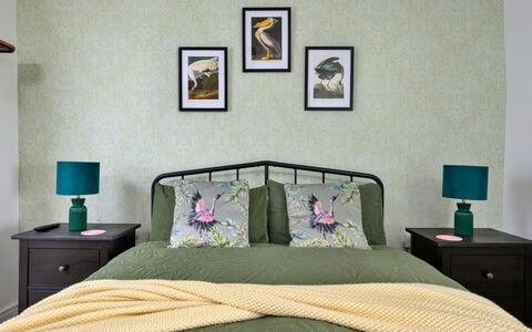 Merddyn Cottage: Chambre, Lit, Design Intérieur, Meubles, Literie, Drap De Lit, Linge, Textile, Cadre, Pièce