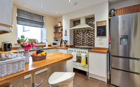 Bryn Derfel House: Cuisine, Meubles, Comptoir, Appareil De Cuisine, Cabinetry, Design Intérieur, Principaux Appliance, Sol, Bois, Électroménager