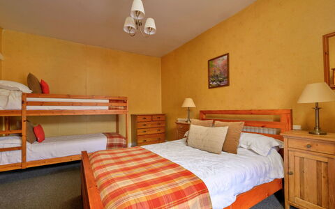 Bod Gwynedd: Meubles, Lit, Design Intérieur, Chambre, Drap De Lit, Literie, Sol, Sol, Bois, Pièce