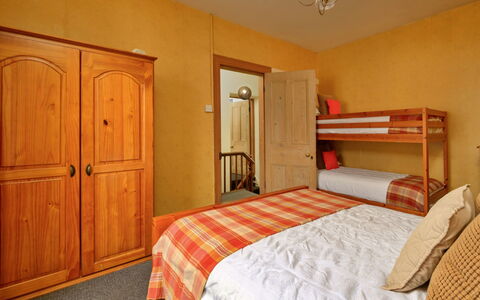 Bod Gwynedd: Meubles, Lit, Design Intérieur, Chambre, Sol, Sol, Bois, Drap De Lit, Pièce, Literie