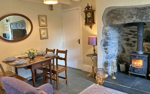 Pen-Y-Groes: Meubles, Bois, Design Intérieur, Sol, Éclairage, Domicile, Salon, Pièce, Sol, Chaise