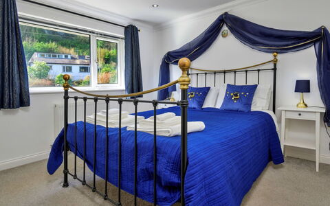 Dyffryn: Meubles, Design Intérieur, Chambre, Lit, Éclairage, Domicile, Sol, Literie, Plafond, Drap De Lit
