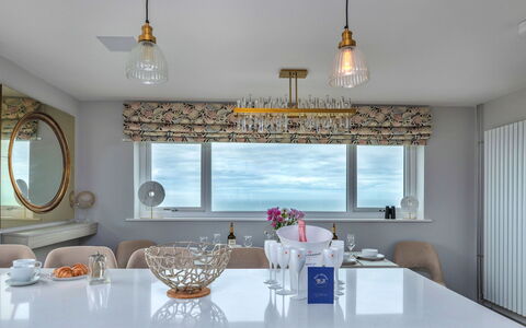 Goferydd: Design Intérieur, Luminaire, Plafond, Meubles, Éclairage, Lustre, Domicile, Pièce, Sol, Cuisine