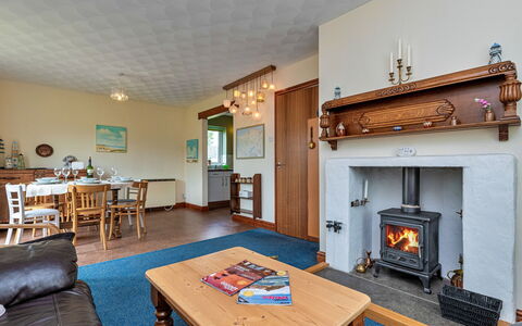 Nant Y Mynydd: Meubles, Bois, Sol, Plafond, Design Intérieur, Sol, Domicile, Salon, Pièce, Chaise