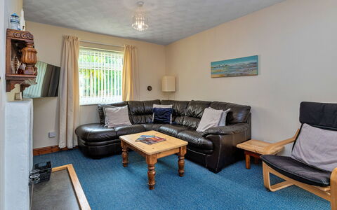 Nant Y Mynydd: Meubles, Design Intérieur, Canapé, Sol, Bois, Sol, Salon, Pièce, Plafond, Domicile