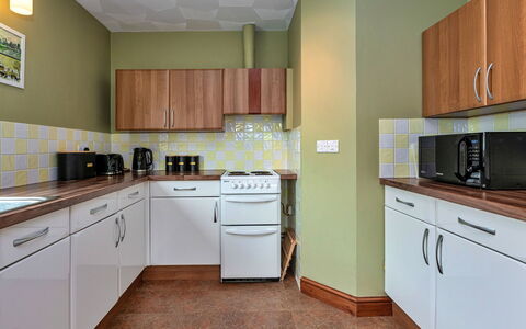 Nant Y Mynydd: Appareil De Cuisine, Principaux Appliance, Sol, Cuisine, Design Intérieur, Comptoir, Cabinetry, Bois, Sol, Plafond