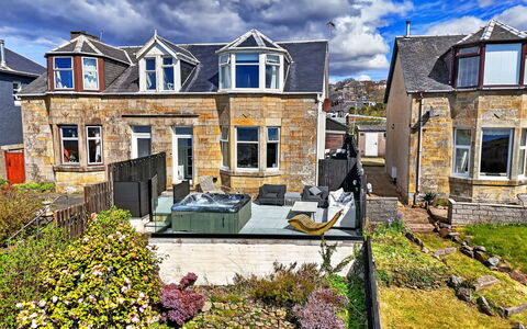 Seamill Beach House: Bâtiment, Fenêtre, Zone Résidentielle, Maison, Architecture, Domicile, Toit, Quartier, Chalet, Biens