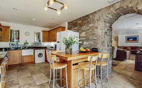Old Barn at Ormidale House: Meubles, Design Intérieur, Sol, Bois, Plafond, Sol, Table, Cuisine, Pièce, Cabinetry
