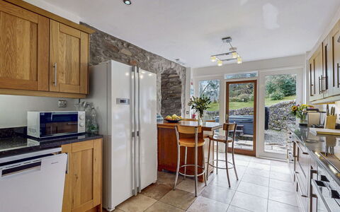 Old Barn at Ormidale House: Sol, Meubles, Design Intérieur, Bois, Sol, Comptoir, Cuisine, Plafond, Cabinetry, Pièce