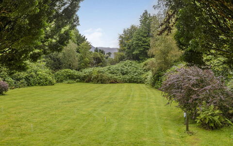 Ormidale House: Vert, Arbre, Herbe, Environnement Naturel, Feuille, Végétation, Prairie, Arbuste, Paysage Naturel, Jardin