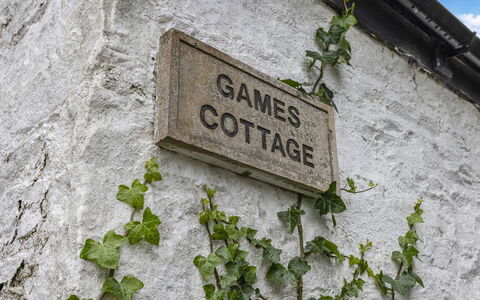 Garden Cottage at Ormidale House: Vaisselle, Serveware, Coupe, Tasse À Café, Drinkware, Théière, Aliments, Vaisselle, Tasse À Thé, Porcelaine
