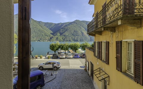 La Finestra sul Lago: Chaîne De Montagnes, Balcon, Ville Resort