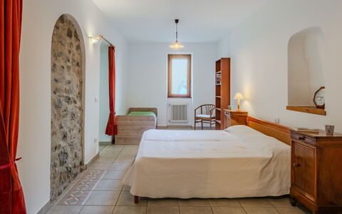 La Finestra sul Lago: Mur, Meubles, Design Intérieur, Plafond, Sol, Sol, Chambre, Lit, Pièce, Éclairage