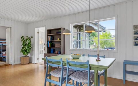 Andrina - 350M from the Sea: Meubles, Design Intérieur, Sol, Bois, Plafond, Sol, Table Cuisine Et Salle A Manger, Salle À Manger, Table, Chaise
