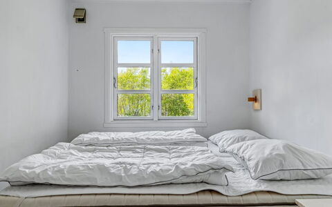 Andrina - 350M from the Sea: Chambre, Lit, Literie, Drap De Lit, Design Intérieur, Bois, Meubles, Sol, Plafond, Sol
