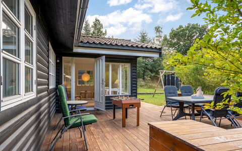 Andrina - 350M from the Sea: Bois, Maison, Domicile, Chalet, Siding, Porche, Meubles, Porte, Mobilier De Jardin, Jardin