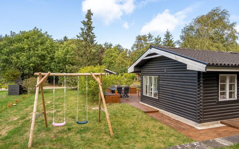 Andrina - 350M from the Sea: Maison, Chalet, Domicile, Toit, Siding, Porche, Batiments Jardin, Jardin, Pelouse, Planche