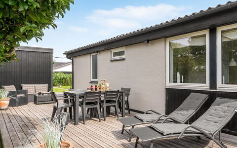 Soleil - 1.5Km from the Sea: Bois, Domicile, Mobilier De Jardin, Plate-Forme, Porte, Ombre, Patio, Porche, Chaise, Dur