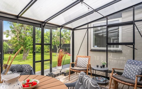 Soleil - 1.5Km from the Sea: Meubles, Chaise, Pot De Fleur, Mobilier De Jardin, Jardin, Le Fer, Plante D'Appartement, Patio, Structure En Plein Air, Ombre
