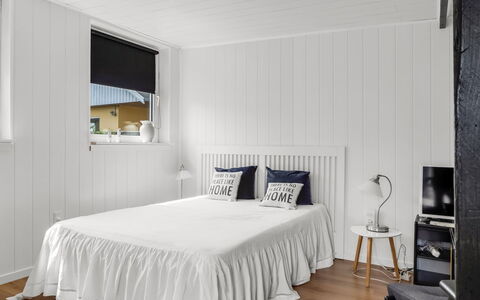 Soleil - 1.5Km from the Sea: Design Intérieur, Sol, Sol, Plafond, Chambre, Meubles, Linge, Lit, Literie, Pièce