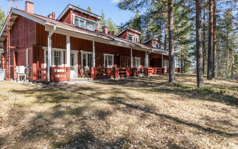 Koli Country Club B 7: Chalet, Domicile, Biens, Siding, Ferme, Des Bois, Fenêtre À Guillotine, Cour, Mélèze, Ombre