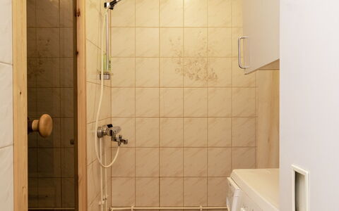 Koli Country Club B 7: Salle De Bains, Luminaire Plomberie, Mur, Sol, Sol, Design Intérieur, Tete De Douche, Robinet, Douche, Plomberie