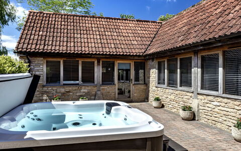 The Cottages Collection at Rusty Lane Farm: Baignoire, Piscine, Cour, Recours, Plante D'Appartement, Jacuzzi, Structure En Plein Air, Mobilier De Jardin, Eco Hôtel