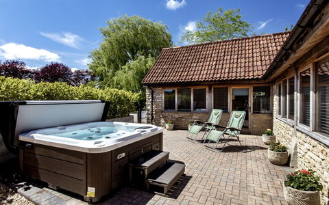 The Cottages Collection at Rusty Lane Farm: Piscine, Baignoire, Recours, Mobilier De Jardin, Eco Hôtel, Ombre, Cour, Jacuzzi, Cour